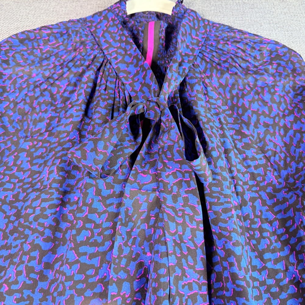 Rungolee Silk Brooklyn Blue Pink Animal Leopard Print Smocked Neck Tie Blouse M - Picture 5 of 11